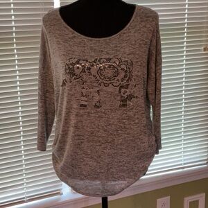 SKINNY MINNIE 3/4 Length Sleeved  Top with Elephant Embellishment